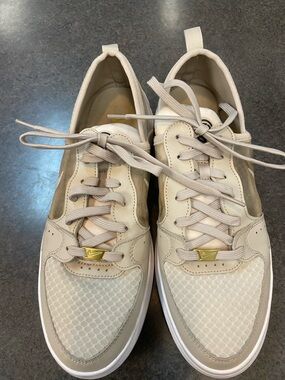 Nike Women's Light Beige and Cream Low-Top Sneakers